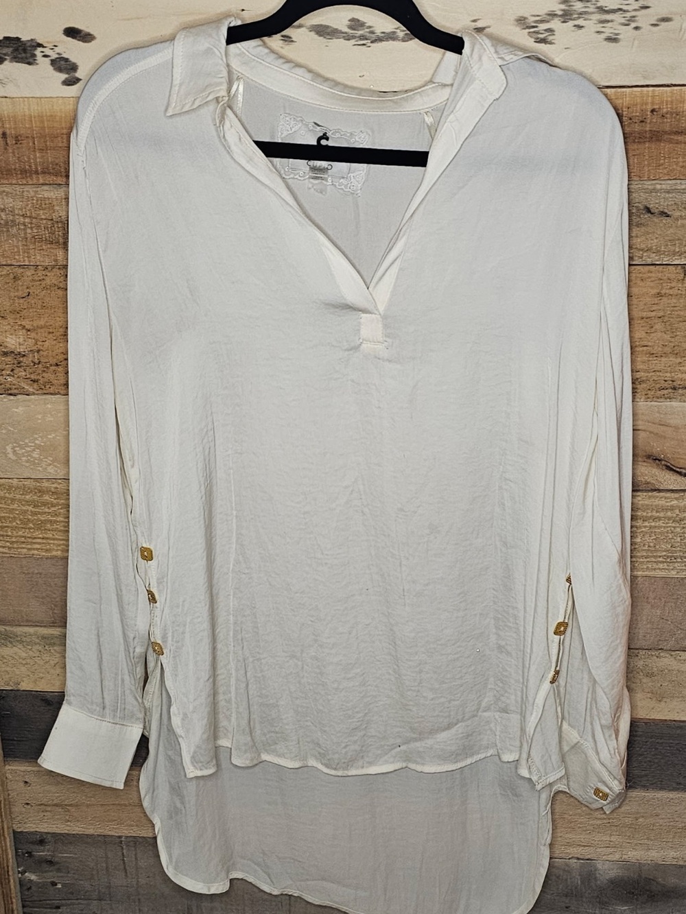 Cupio Women’s Cream Long-Sleeve V-Neck Tunic Top